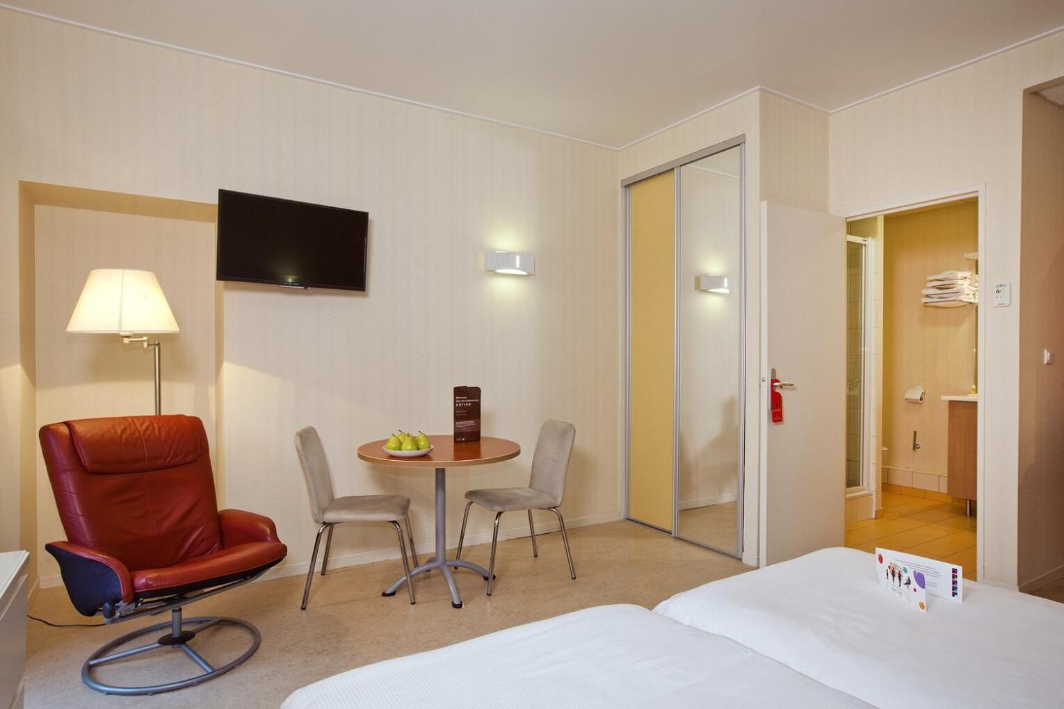 Garden & City Luxeuil Ex Le Metropole Et Les Thermes Room photo